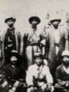 Жаныбек казы Сагынбай уулу (1869—1933) жигиттери менен. 