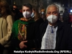 Мати Віталія Марківа та його італійський вітчим після оголошення вердикту суду, Мілан, 3 листопада 2020 року