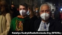 Мати Віталія Марківа та його італійський вітчим після оголошення вердикту суду, Мілан, 3 листопада 2020 року