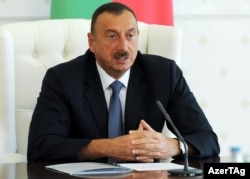 Президент Ильхам Әлиев 2003 жылы әкесі Гейдар Әлиев қайтыс болғаннан бері Әзербайжанды басқарып отыр.