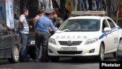 Șofer amendat de poliție la Erevan, Armenia.