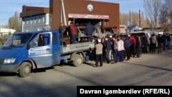 Кыргызстан менен Казакстандын чек арасындагы өткөрмө бекет. Чүй облусу