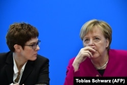 Angela Merkel i Annegret Kramp-Karrenbauer