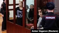 Обвиняемые по делу о теракте в метро Петербурга в зале суда 2 апреля 2019 года.