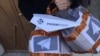 Бумажный самолетик – символ мессенджера Telegram – с надписью "Роскомпозор"