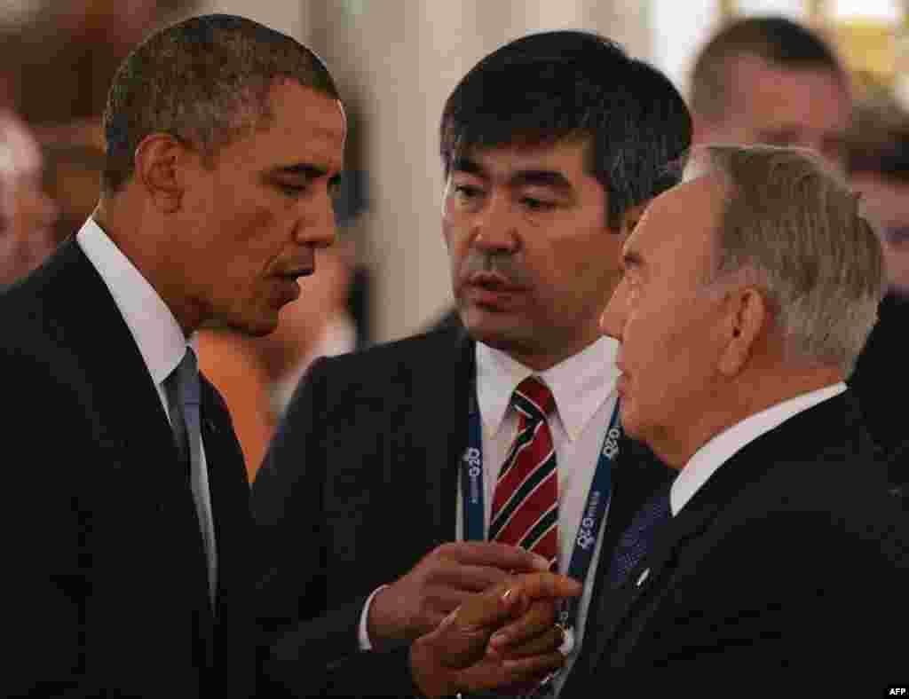 Američki predsjednik Barack Obama (L) u razgovoru sa kazahstanskim predsjednikom Nursultanom Nazarbaevim, St. Petersburg, 5. septembar 2013. 