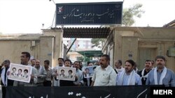 Protest al veteranilor în fața Fundației pentru martiri și veterani, Teheran