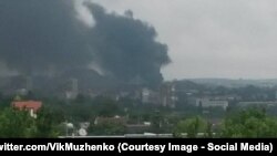 Дым от пожаров после обстрела Марьинки, фотография из твиттера начальника Генштаба ВС Украины Виктора Муженко