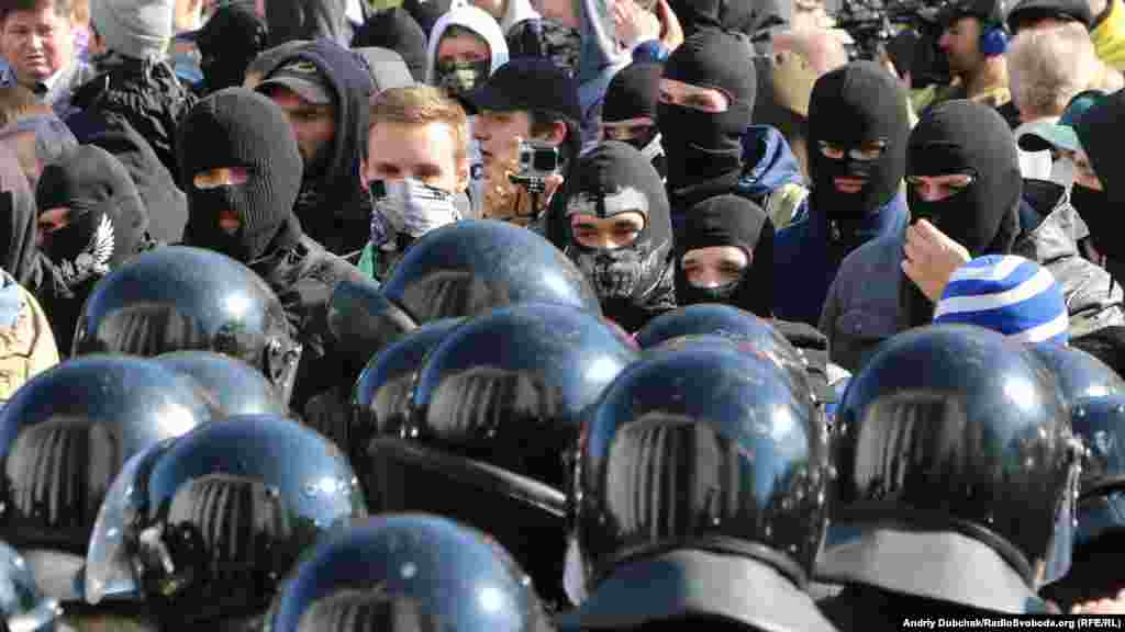 Ukraine -- during radicals fight fith police near Ukrainian parliament on Pokrova UPA holiday, Kyiv, 14Oct2014