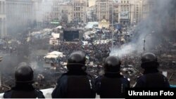 Антиправительственные протесты и милицейский спецназ на Майдане Незалежности в Киеве. 19 февраля 2014 года. Иллюстративное фото.