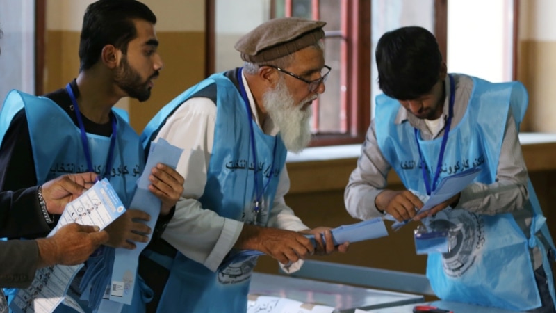 Dy kandidatë pretendojnë fitoren në zgjedhjet në Afganistan