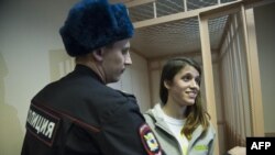 Активист Greenpeace Камила Эспесиале в Калининском суде Санкт-Петербурга. 19 ноября 2013 года.