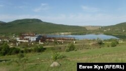 Вид на пруд у горы Гасфорта