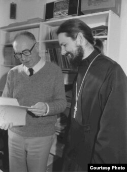 Глеб Рар (слева) и неизвестный участник программы. Мюнхен, 1980-е