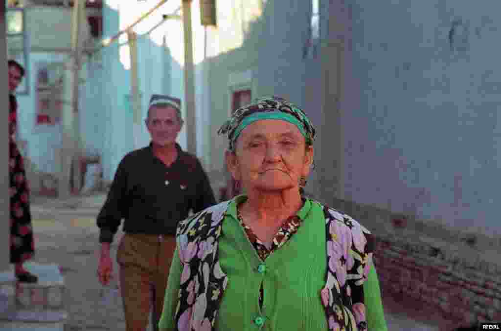 Uzbek Women Today #13