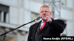 Serbian ultranationalist Vojislav Seselj is accused of inciting ethnic cleansing during the conflicts that followed the breakup of Yugoslavia in the 1990s. (file photo)