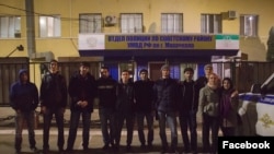 Участники митинга "Он вам не Димон" в Дагестане
