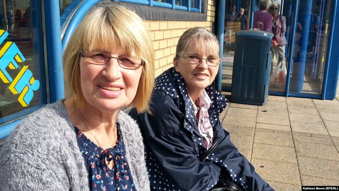 "The rich get richer and the poor get poorer...and it's all because of who's in government," says "yes" voter Louise Kemlo (right), pictured in Glenrothes with fellow "yes" voter Mary Kiersten.