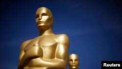 U.S. -- Oscar statues stand in a parking lot near the Dolby Theater during preparations ahead of the 87th Academy Awards in Hollywood, California, February 19, 2015