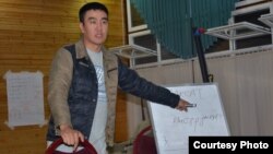 Сейтек Качкынбаев коомдук өнүгүү жаатында уюштурулган семинарлардын биринде. 