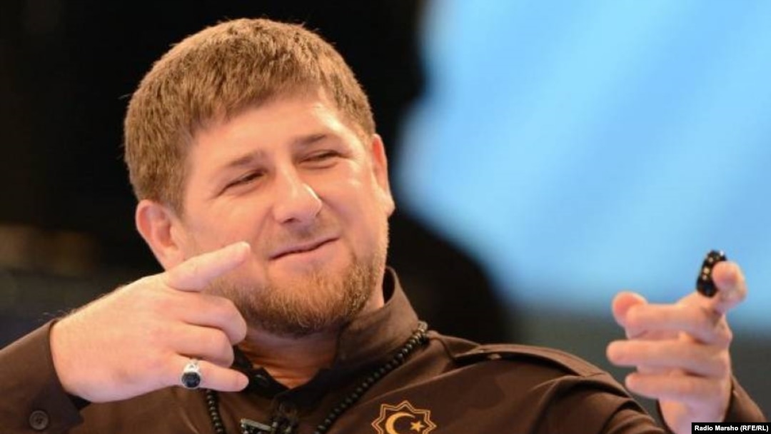 Kadyrov having about as much fine motor skills as a potato signing