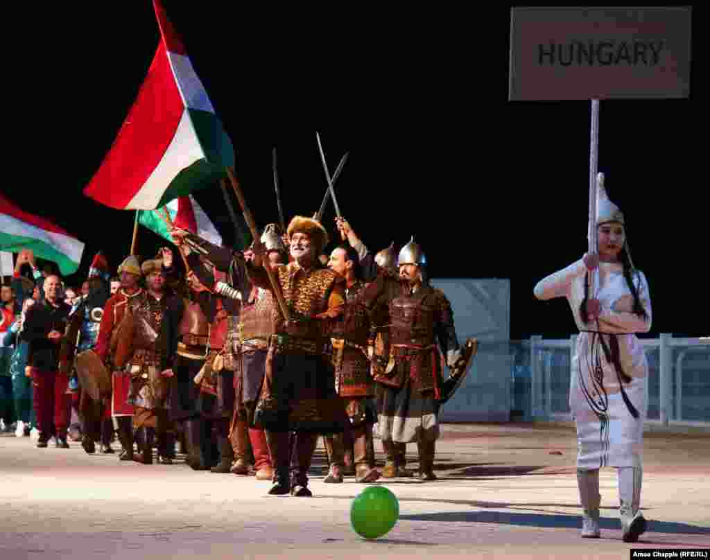 Венгерская сборная была в кожанных доспехах.&nbsp;