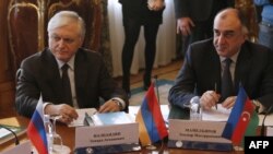 Russia -- Azerbaijani Foreign Minister Elmar Mammadyarov (R) and his Armenian counterpart Edward Nalbandian attend a session of the Council of Foreign Ministers of the Commonwealth of Independent States (CIS) in Moscow, Russia, April 8, 2016