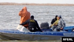 Полицейский спецназ высматривает браконьеров. Каспийское море.