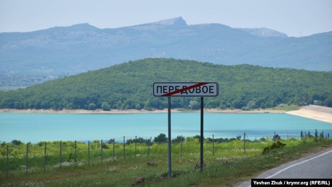 Чернореченское водохранилище стремительно мелеет (фотогалерея)