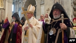 Vatican - Aram I (L), head of the Catholicosate of the Great House of Cilicia, Garegin II, Supreme Patriarch and Catholicos of All Armenians and Pope Francis (C) lead an Armenian-Rite mass marking 100 years since the Armenian genocide in Ottoman Turkey, 13 April, 2015.