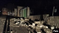 عکس مربوط به زلزله در سیسخت