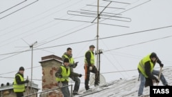 Обилие снега на крышах Петербурга оборачивается трагедиями
