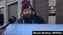 Журналист Илья Азар в одиночном пикете против конституционной реформы. Москва, январь 2020 года