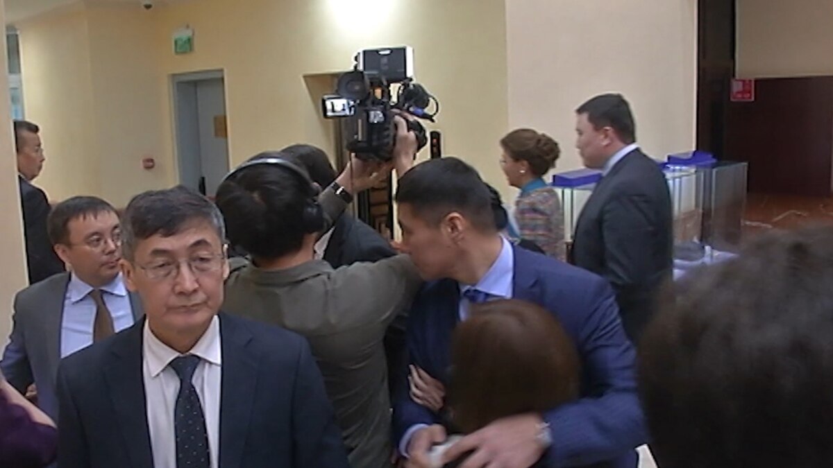 Дарига Назарбаева «не слышит» вопрос о сыне