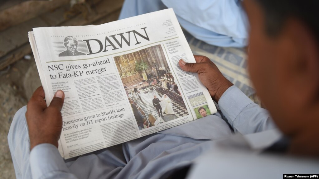 A Pakistan man reads a copy of the English-language Dawn newspaper in Karachi. Reporters Without Borders has condemned the disruption in distribution of Pakistan's oldest newspaper after it published a controversial interview with ousted Prime Minister Nawaz Sharif.