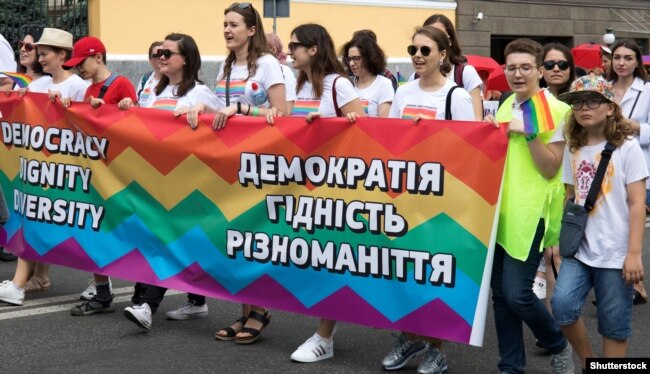 ЛГБТ захоплюють Україну - ховайте дітей!