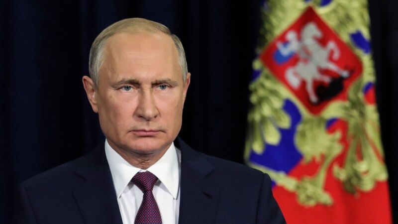 Putin Trump-la görüşün 'faydalı', sanksiyaların 'mənasız' olduğunu deyir