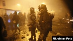 Силовики на майдані Незалежності у Києві, 19 лютого 2014 року