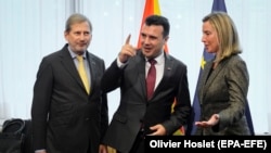Брисел- премиерот Зоран Заев на средба со европските дипломати Јоханес Хан и Федерика Могерини
