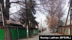 Улица Нурсая в Турксибском районе Алматы. 29 ноября 2017 года.