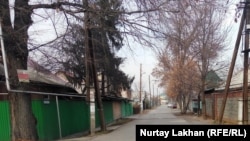 Түрксіб ауданындағы "Нұрсая" атауына ие болған көше. Алматы, 29 қараша 2017 жыл.