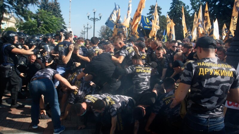 Киевде демонстранттар менен полиция кагылышты