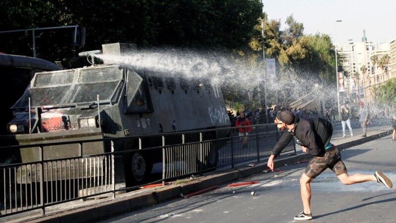 Президент Чили объявил чрезвычайное положение в столице Сантьяго