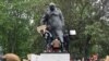 Чи був Вінстон Черчилль расистом і що буде з його пам’ятниками?