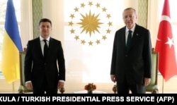 Володимир Зеленський (л) і Реджеп Тайїп Ердоган (п) під час зустрічі в Стамбулі, 16 жовтня 2020 року
