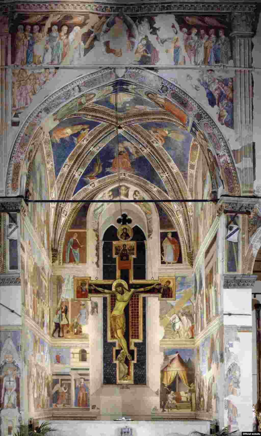 Imagine a Capelei Bacci, din Biserica Sf. Francisc de la Arezzo, cu picturile lui Pierro della Francesca