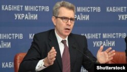 U.S. Ambassador to Ukraine Geoffrey Pyatt urged Ukraine to exploit its rich lands and become an agricultural "superpower."