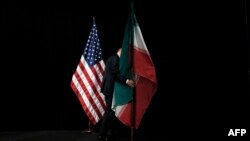 توانگر مدعی شده که «دولت آمریکا همچنین درصدد کشاندن ایران به مذاکرات مستقیم رسمی است»