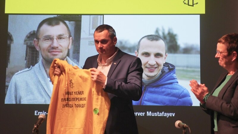 Sentsov Putin aqqında ayta: «Barıştırıcı maskası artında – diktator ve qatilniñ beti»