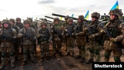 Ukrainian servicemen take part in a drill in the region of Zhytomyr in western Ukraine in November 2018.